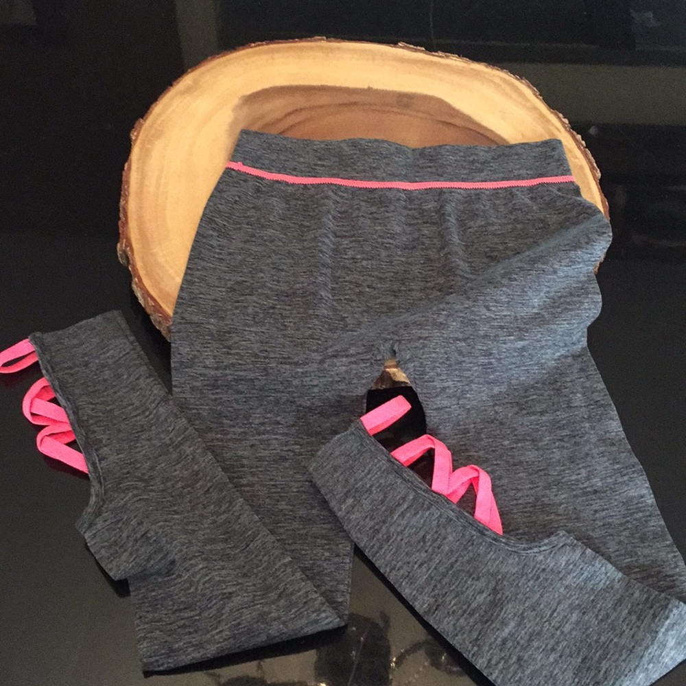 Soba sport leggings gray and salmon size 7/8 shows up pink in pic